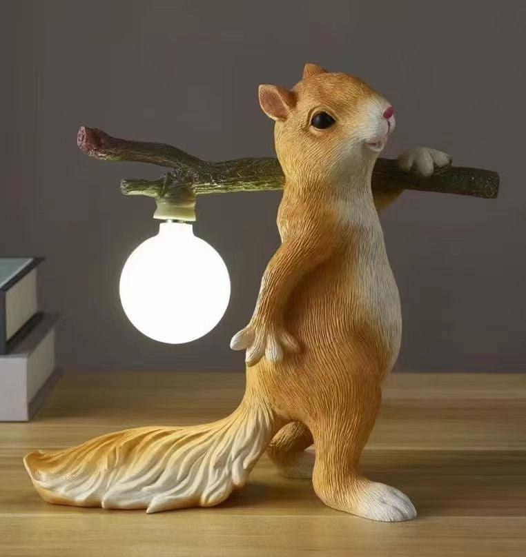 Squirrel table lamp