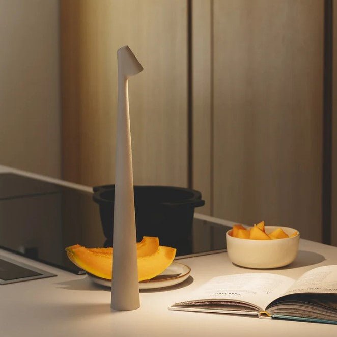 LuminaVista™ I Portable table lamp